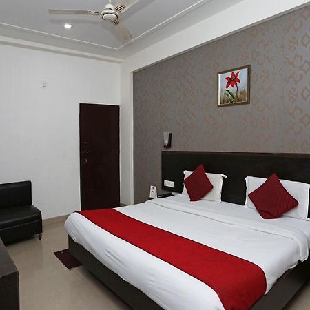 Hotel O Kanha Continental Агра Екстериор снимка