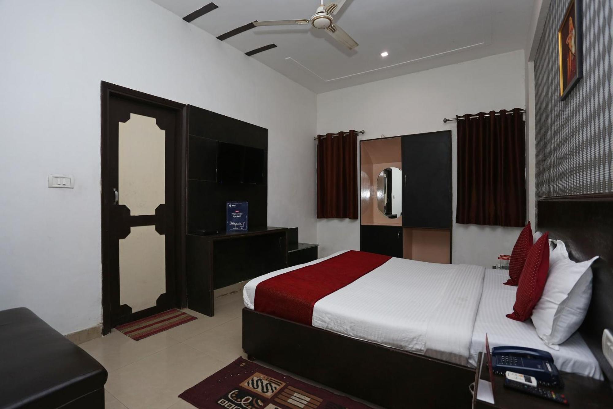 Hotel O Kanha Continental Агра Екстериор снимка