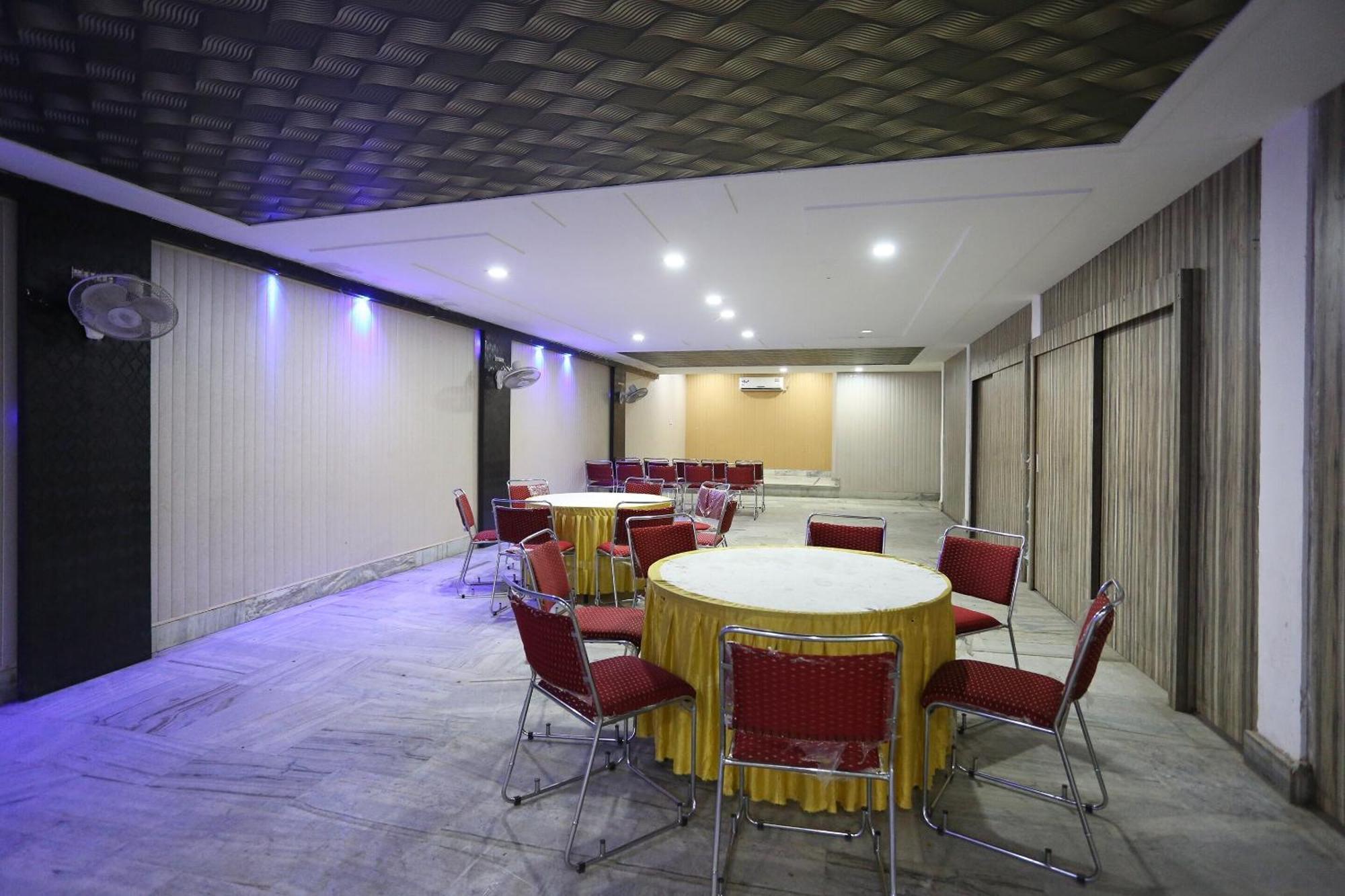Hotel O Kanha Continental Агра Екстериор снимка