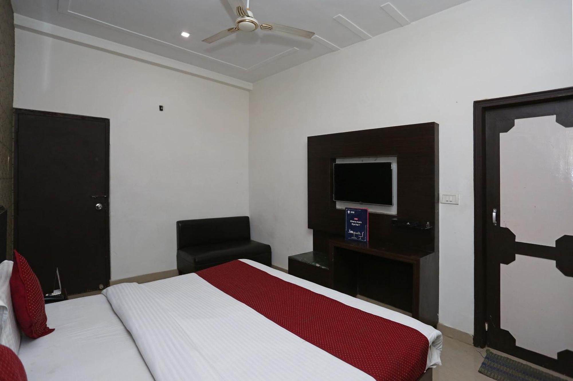 Hotel O Kanha Continental Агра Екстериор снимка