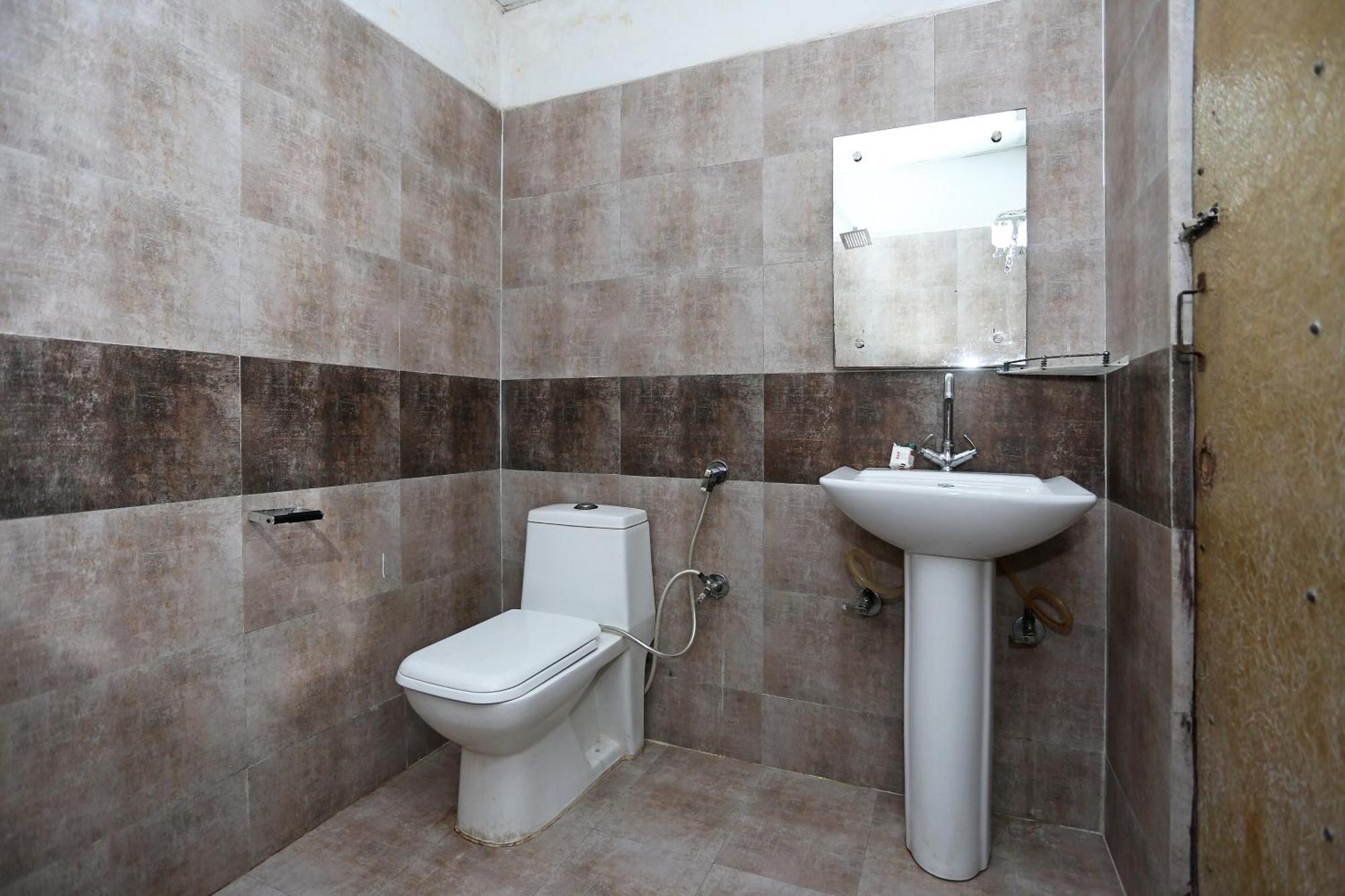 Hotel O Kanha Continental Агра Екстериор снимка